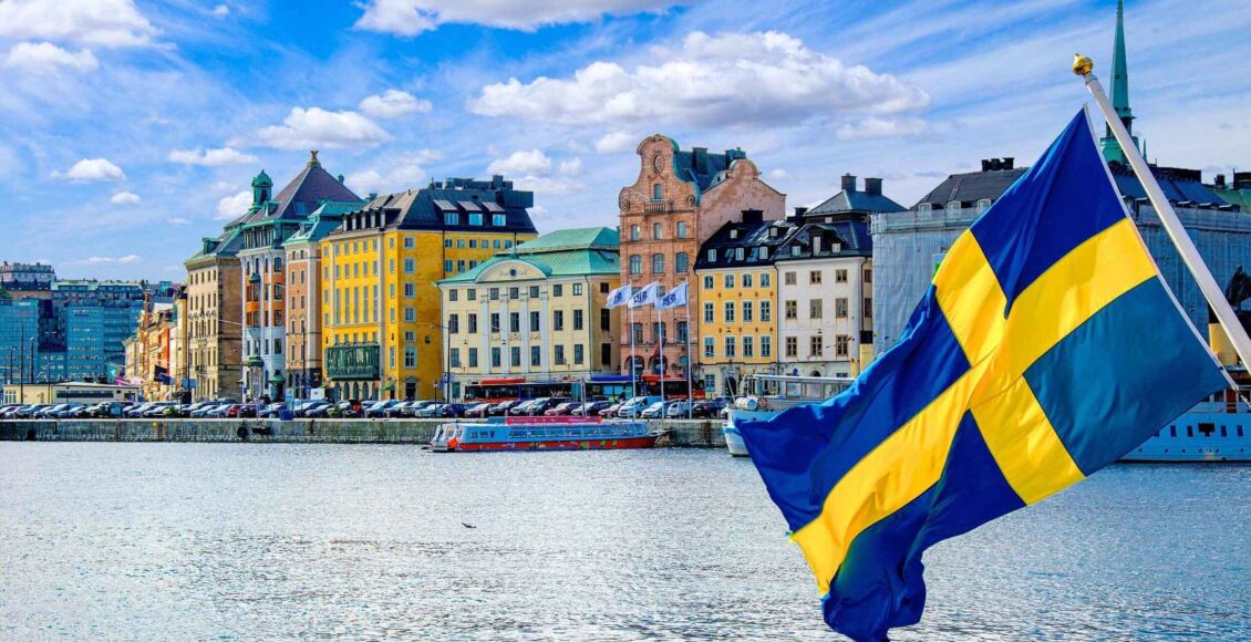 اللجوء في السويد- العلم السويدي