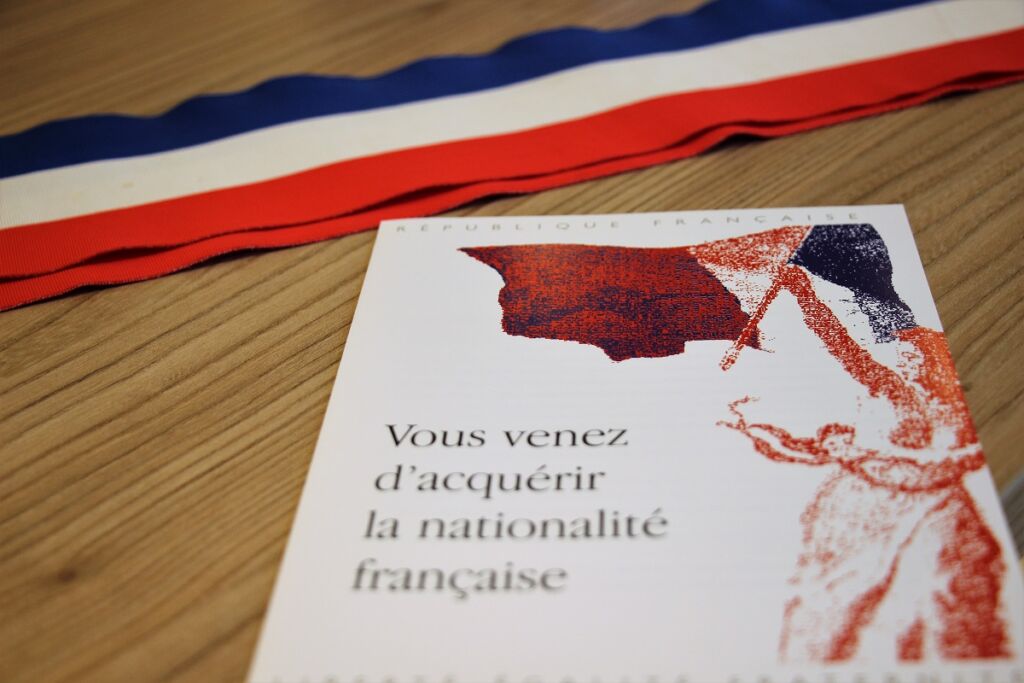 ورقة الجنسية الفرنسية 