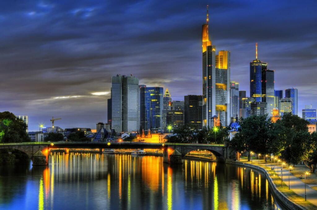 منظر لمدينة فرانكفورت من اغلى المدن الألمانية من حيث المعيشة