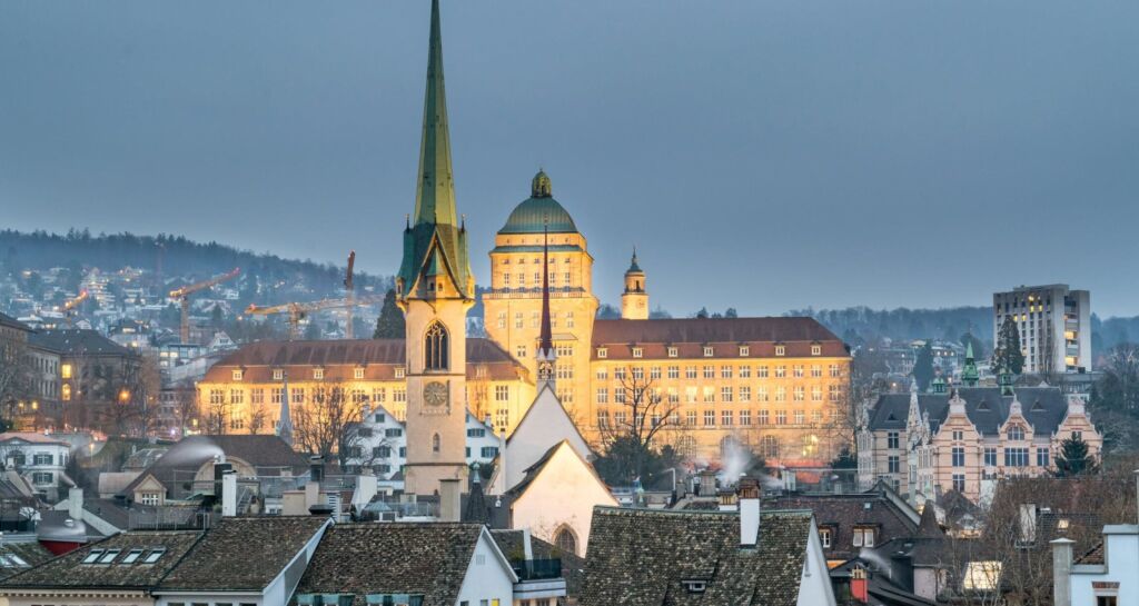اطلالة ساحرة لمدينة زيورخ في سويسرا