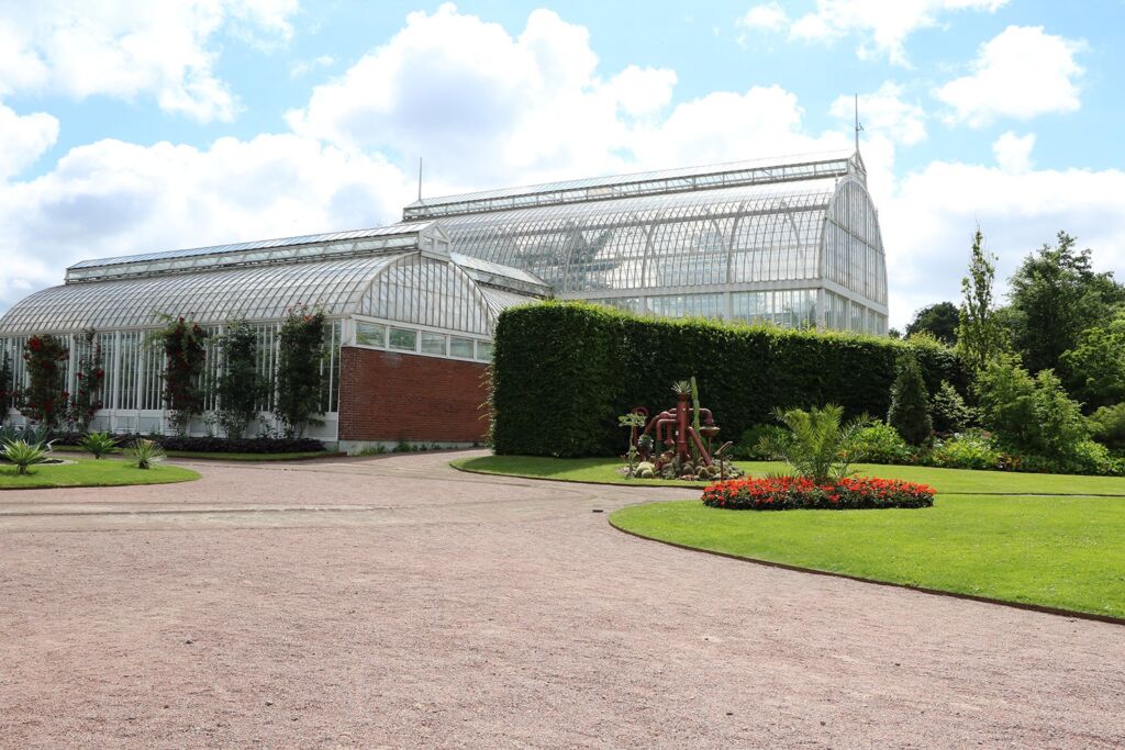 مبنى Rosarium الزجاجي لزراعة النباتات الاستوائية في السويد