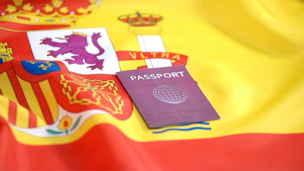 علم اسبانيا وجواز سفر إسباني -الحصول على الجنسية الإسبانية