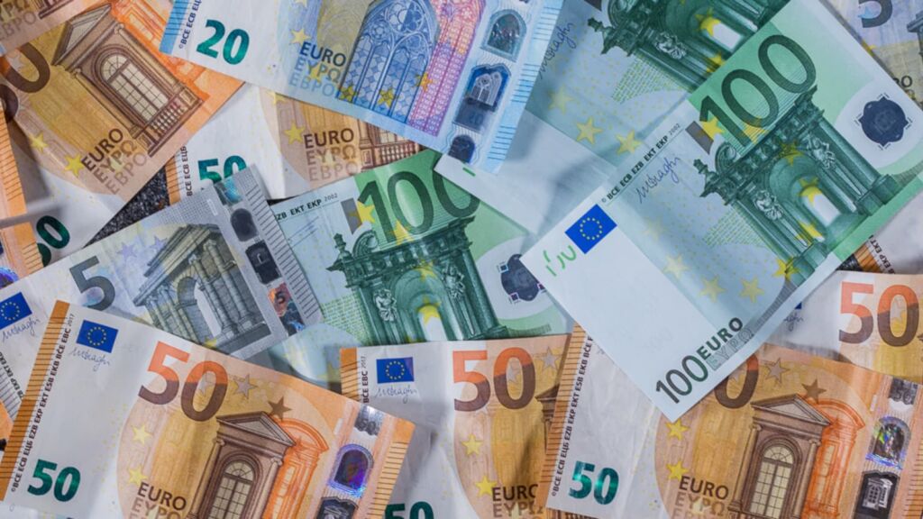 عملة اليورو فئة خمسين ومئة - الراتب الجيد للعيش في إيطاليا 