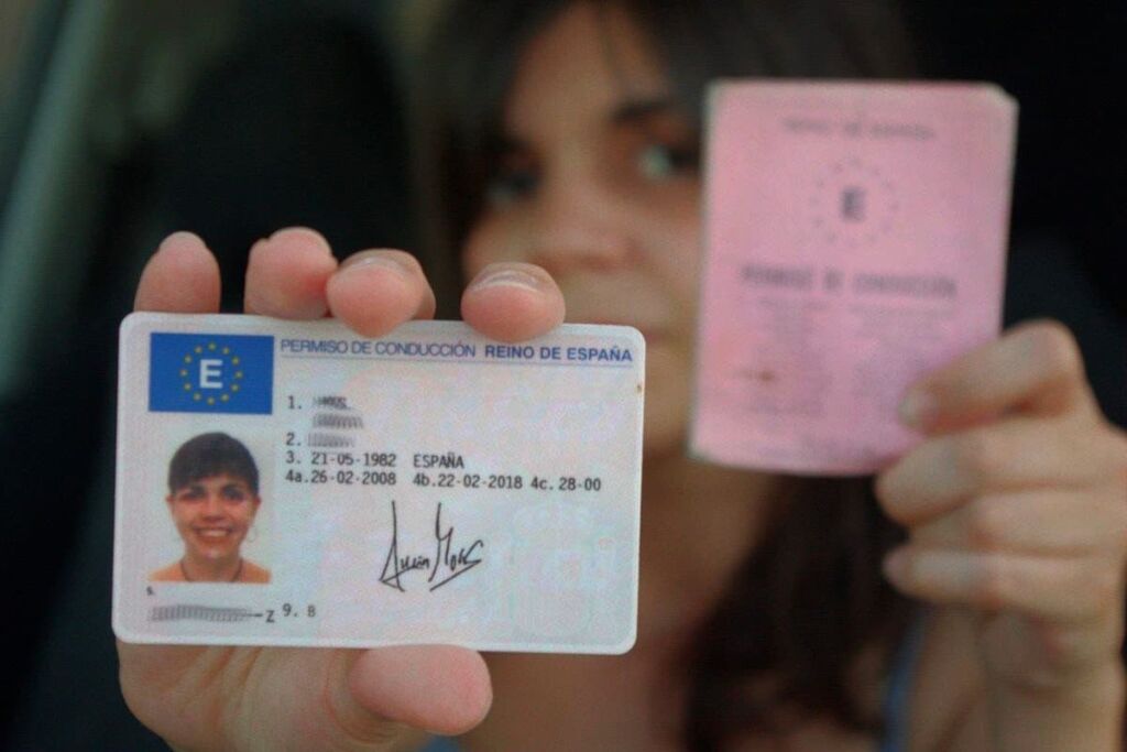 رخصة القيادة في إسبانيا - بطاقة رخصة قيادة لإحدى المقيمين في إسبانيا