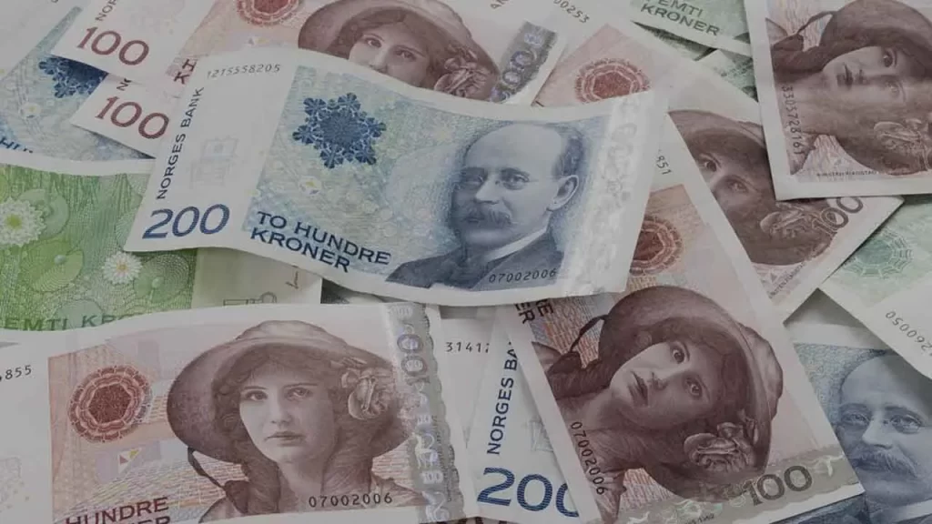 مجموعة لأوراق نقدية بقيم مختلفة للكرونة النرويجية