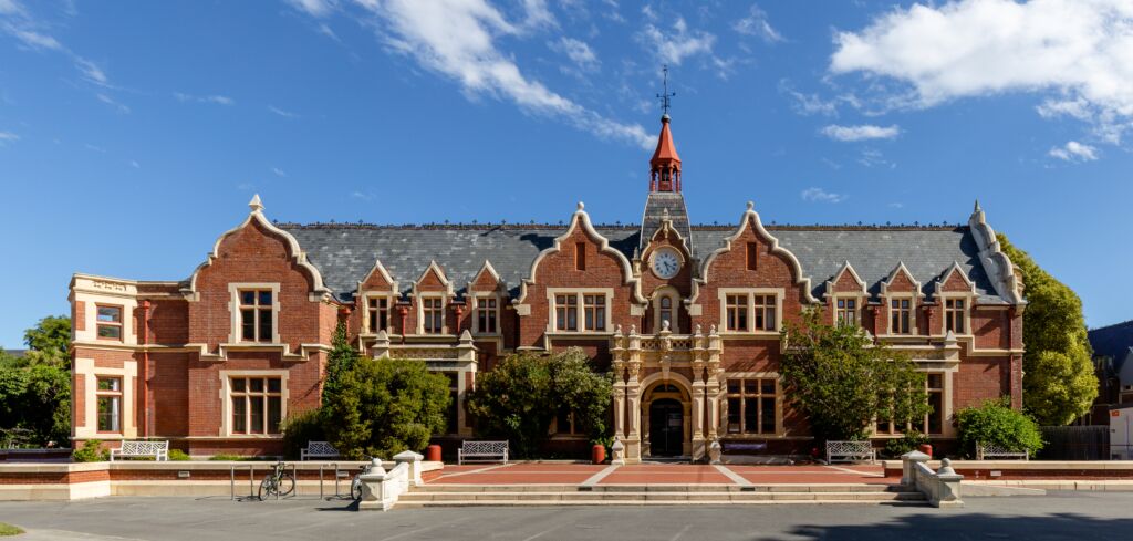 واجهة أمامية لإحدى الجامعات في نيوزيلاندا - جامعة لينكولن