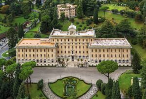 قصر محافظة الفاتيكان من الخارج 