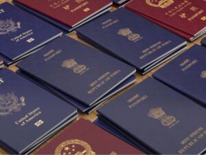 مجموعة من الجوازات السفر الدبلوماسية لدول مختلفة- جواز السفر الدبلوماسي