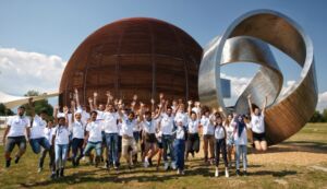 مجموعة من الطلاب الدوليين ضمن برنامج الطالب التقني CERN في سويسرا