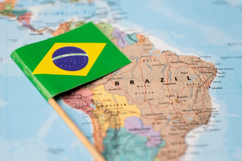 علم وخريطة البرازيل  ضمن بعض الحقائق والمعلومات الغريبة عن البرازيل