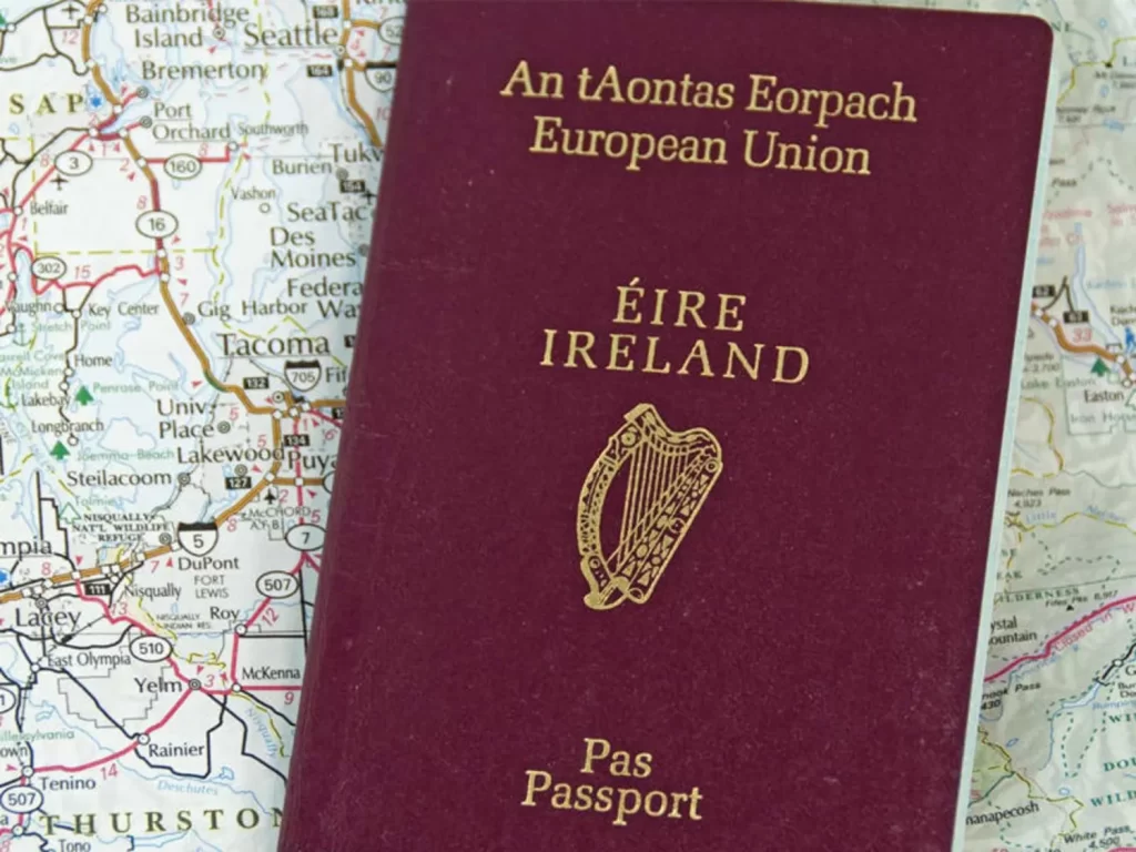 جواز سفر ايرلندي تم الحصول عليه بعد التجنس في ايرلندا عن طريق  الاستثمار