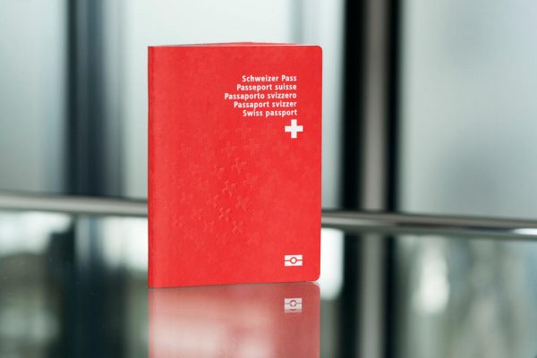 جواز سفر سويسري يحصل عليه بعد الحصول على الجنسية السويسرية